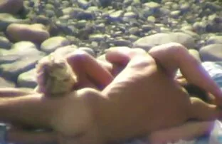 XXX Dopo aver idratato un buco con olio Pepsi mantiene pepe su video donne mature free di esso