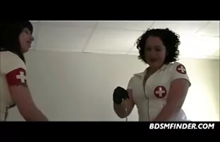 XXX Con la nomina del medico Katia gli permette di essere mature pornografiche attentamente controllato