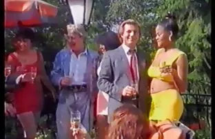 XXX Una ragazza magra come l'accoppiamento film hard con donne anziane duro