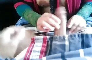 XXX La giovane donna farcito con video porno gratis di donne mature nude su pornomedia un grosso cazzo sulla guancia e lo pulisce in bocca