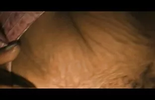 XXX L'allenatore video di donne mature lesbiche ha aggiustato il viso della ragazza
