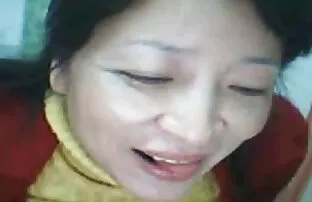 XXX Sedersi mamme mature gratis sul suo viso strofinato attraverso pantaloncini
