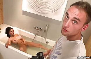 XXX Si prega di ammirare video porno di casalinghe mature il culo
