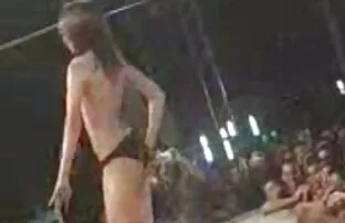 XXX Sesso contadino video porno di donne mature porche (2003)