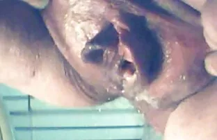 XXX Uomo appuntato con i capelli rossi in calze nere donne mature video gratuiti